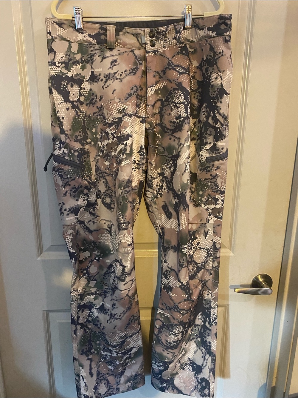Mens sixsite Camouflage Cargo Pants - Beige Multi